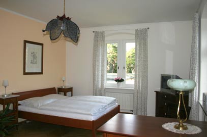 Double bed (160 x 200 cm) 